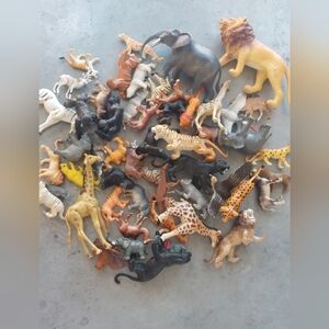 VTG Big lot of plastic Safari animals Lion Tiger elephant Giraffe MORE